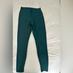 Alo 7/8 Emerald Green Leggings.